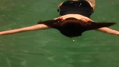 Teen Liv Tyler doing sexy things