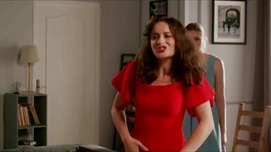 Hot girl kissing scene