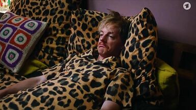 MILF explores her sexuality