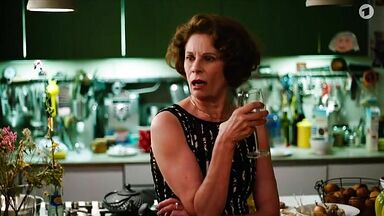 MILF explores her sexuality