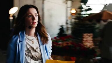 MILF explores her sexuality