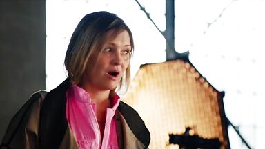 MILF explores her sexuality