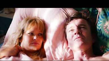 MILF explores her sexuality