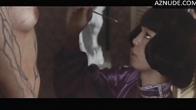 Painting on the naked woman