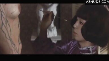 Painting on the naked woman