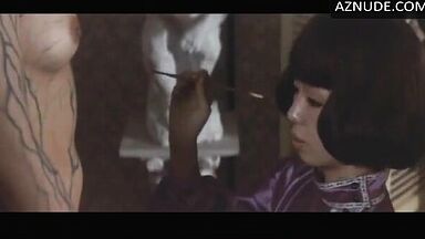 Painting on the naked woman