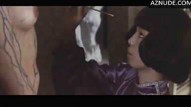 Painting on the naked woman