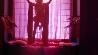 Blonde's happy sex ride