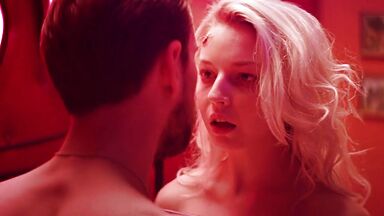 Blonde's happy sex ride