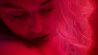 Blonde's happy sex ride