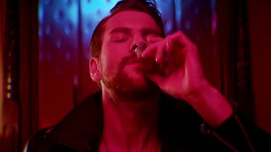 Blonde's happy sex ride