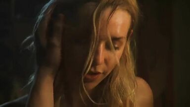 Julia Dietze sex scene in Die Stimmen (2002)