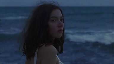 Léonie Dahan-Lamort topless in L'Île et le continent