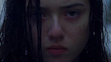 Léonie Dahan-Lamort topless in L'Île et le continent