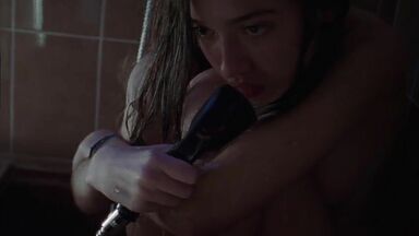 Léonie Dahan-Lamort topless in L'Île et le continent