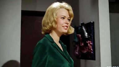 Bodil Steen naked in Pigen Og Millionæren