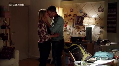 Iris Mareike Steen hot sex scene in  Gute Zeiten