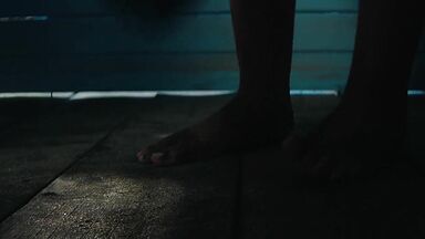 Guy seduces cute teen