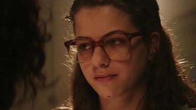 Guy seduces cute teen