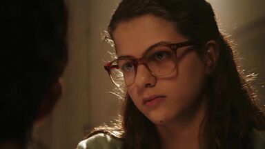 Guy seduces cute teen