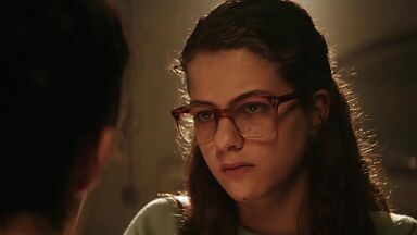 Guy seduces cute teen