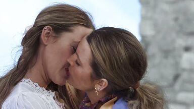 Blake Lively same-sex kiss with herself