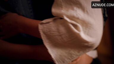 Lesbic threesome kiss