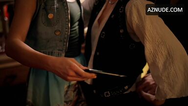 Lesbic threesome kiss