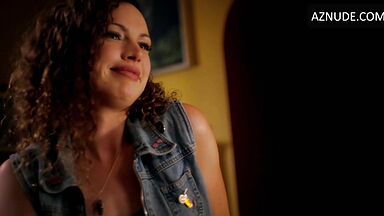 Lesbic threesome kiss