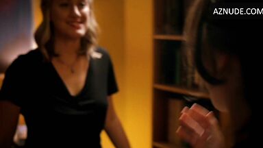 Lesbic threesome kiss