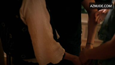 Lesbic threesome kiss