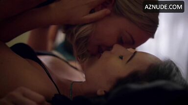 Lesbic threesom scene