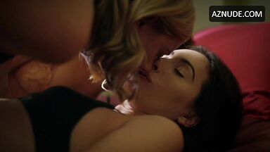 Lesbic threesom scene