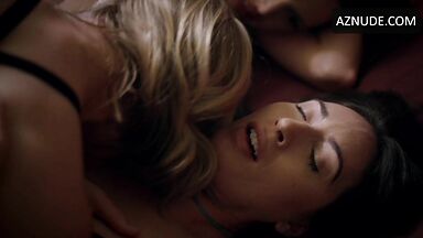 Lesbic threesom scene