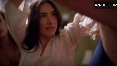 Lesbic threesom scene