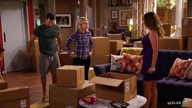 Kelly Brook big tits cleavege