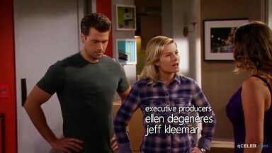 Kelly Brook big tits cleavege