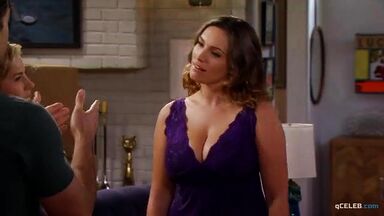 Kelly Brook big tits cleavege