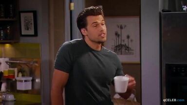 Kelly Brook big tits cleavege