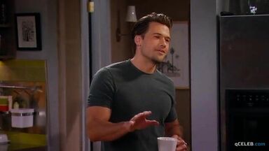 Kelly Brook big tits cleavege