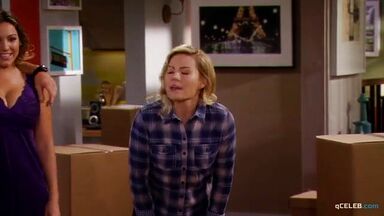 Kelly Brook big tits cleavege