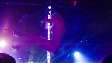 Elle Evans sexy and naked