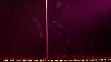 Momona Komagata dancing hot in Peelers