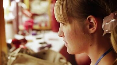 Momona Komagata dancing hot in Peelers