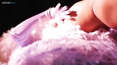 Redhead's erotic dance