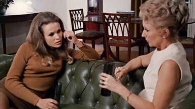 Lesbic scenes from classic movie