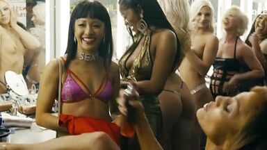 Jennifer Lopez sexy in Hustlers