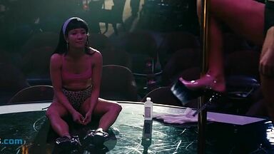 Jennifer Lopez sexy in Hustlers