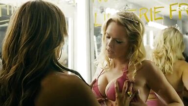 Jennifer Lopez sexy in Hustlers