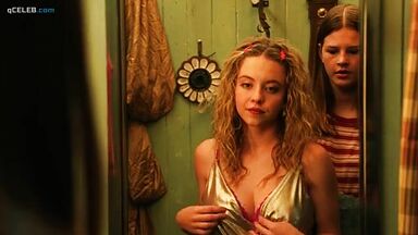 Sydney Sweeney sexy in Everything Sucks!